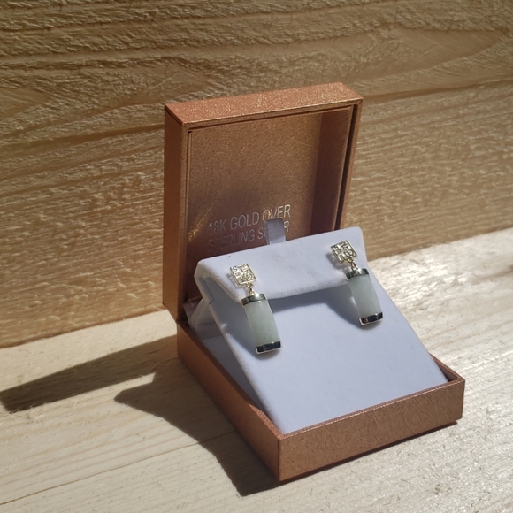 Genuine Jade Green Good Luck Earrings 18k - Picture 2 of 3
